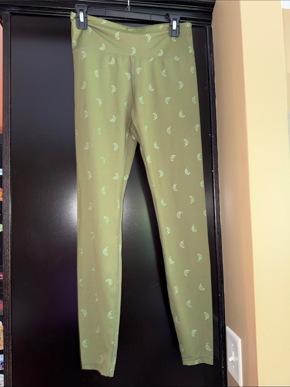 Nice Chipotle pepper Olive Green Paisley Print Leggings